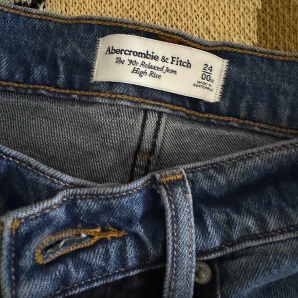 Abercrombie & Fitch High Rise 90s Relaxed Jean 24/00 Extra Short - Picture 4 of 5